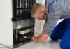 Why is the fridge making loud noises? Causes and solutions