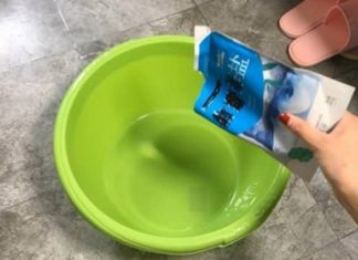 Clean Your Dirty Mop in an Instant with This Simple Trick