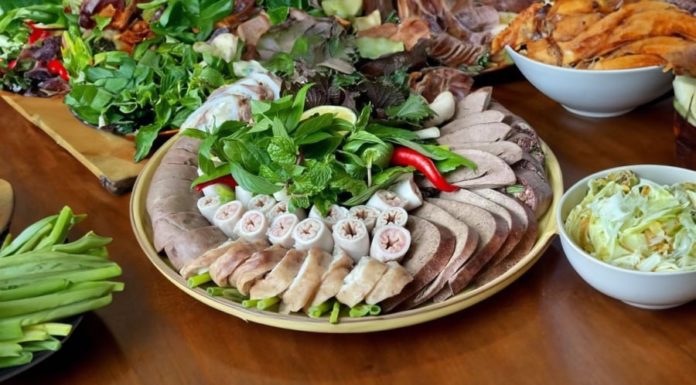 The Restaurant Chef Reveals the Secret to Tender, Crispy, Delightfully Fragrant Steamed Chicken. Be Careful When Trying It Out!