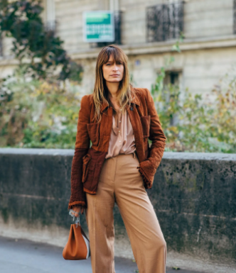 Sophisticated Yet Effortless: A 48-Year-Old Lady Exudes French Fashion Icon Vibes