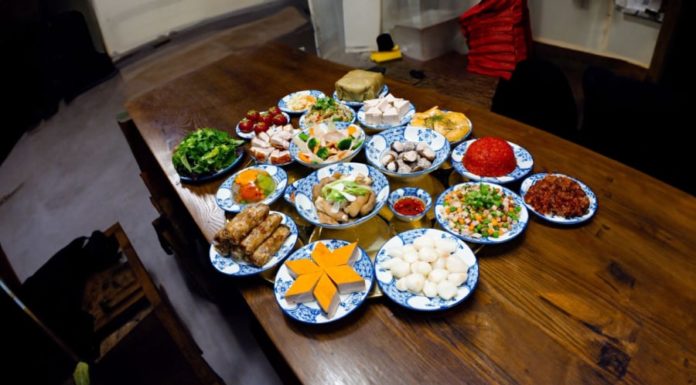 Why do Vietnamese people always use chicken and pig instead of buffalo and beef when shopping for ritual items? Is it acceptable to use them?