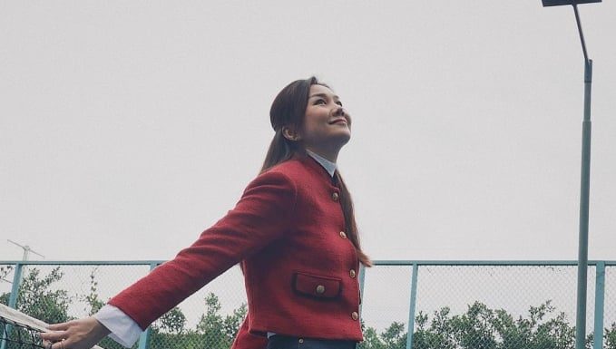 Vietnamese beauties suggest how to dress in cool red to refresh your style on chilly days