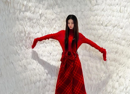 Forget Neutral Colors, Red is the Trend Being Vigorously Promoted This Year