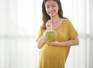 Can eating pineapple and drinking coconut water help induce labor? A must-know to avoid harm for both mother & baby