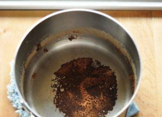 Blackened skillet just needs to pour this bottle of water and boil, after 30 minutes for surprising results