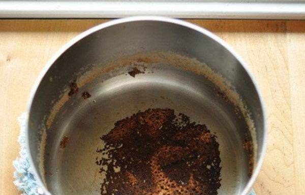 Blackened skillet just needs to pour this bottle of water and boil, after 30 minutes for surprising results