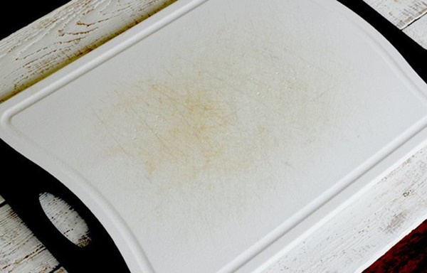 Make Scratched Plastic Cutting Boards Look Brand New in Less Than 1 Minute