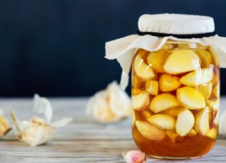 3 Ways Eating Garlic in Cold Season Benefits Your Lungs and Skin