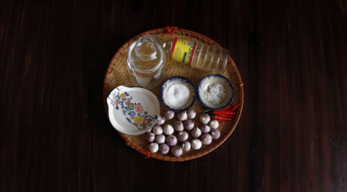 How to make crispy and fragrant pickled garlic with chili vinegar, without any green or mushy garlic