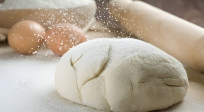 How to achieve a smooth dough without overkneading? Easy steps!