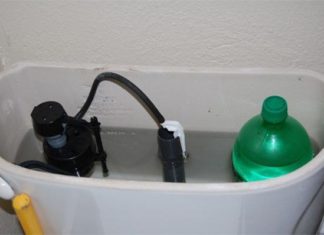 Japanese learn to put water bottles in the toilet, surprising results everyone wants to learn