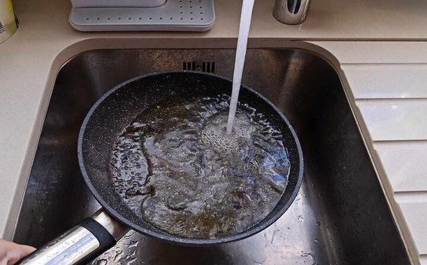 Why you should not clean oil pans with hot water