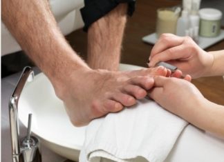 Effective Tips to Get Rid of Foot Odor, Help Men Feel Confident