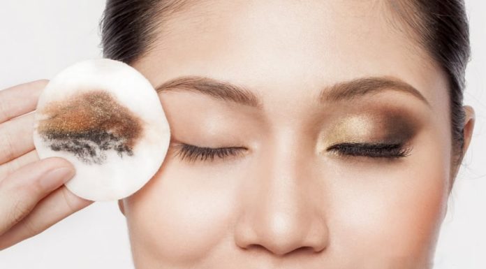 5 Mistakes When Using Makeup Remover That Can Ruin Your Skin