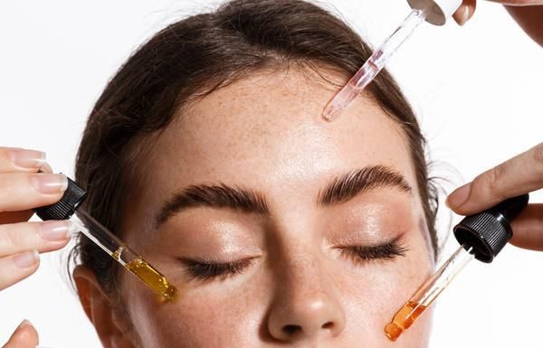 Choose the perfect serum for your age to protect your skin and look younger