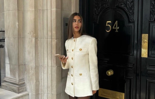 “Sexy and Slimming: The Irresistible Charm of the ‘Hidden Pants’ Style”