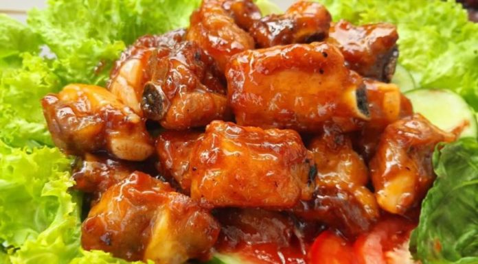 How to make delicious sweet and sour pork ribs: add a dash of this sauce to make the ribs tender and juicy, perfect for a satisfying meal.