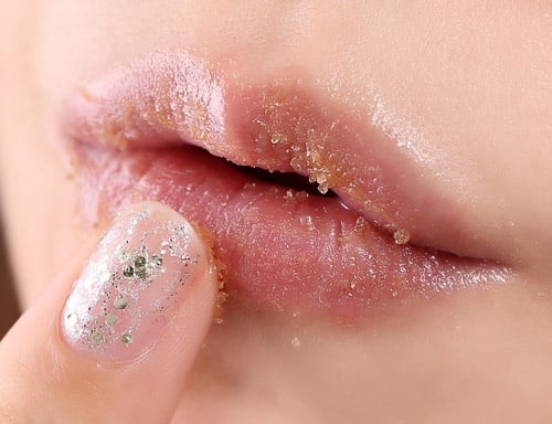 7 Easy and Efficient Lip Exfoliation Tricks for Soft and Smooth Lips