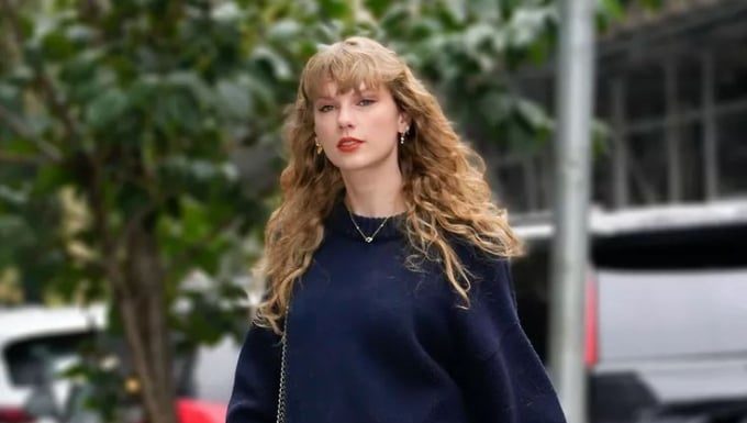 Taylor Swift’s Stylish Guide to Rocking High-Heeled Boots for Every Occasion