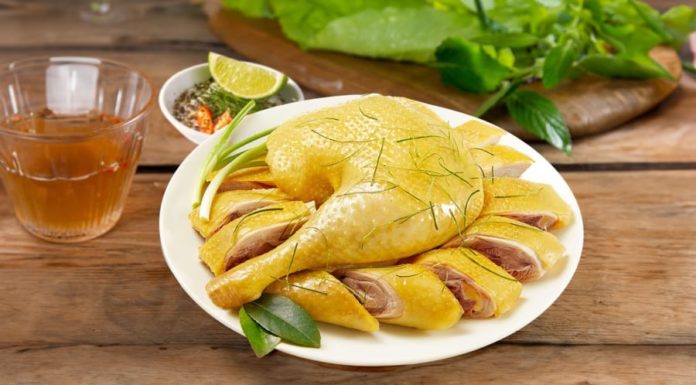 The Perfect Boiled Chicken Recipe: Tender, Juicy, and Delicious – Achieve it with this Secret Broth