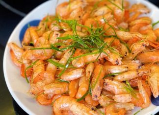 Experienced chef advises not to overcook shrimp and add this fruity sauce for a fragrant, crispy, and shiny result.