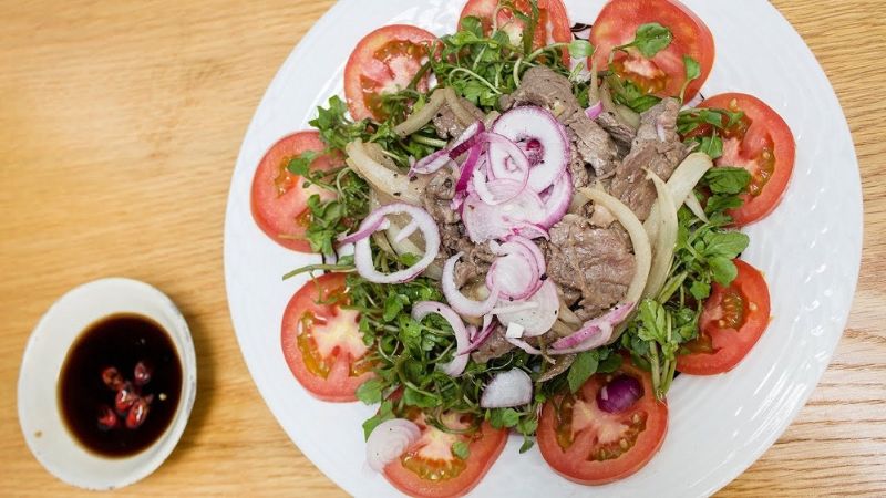 8 Delicious and Nutritious Recipes with Water Spinach Salad