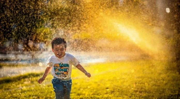 Experienced teacher notices that children with these two characteristics are often intelligent and top of the class, does your child have them?