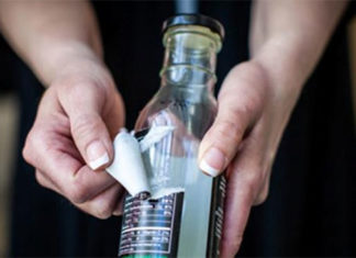 Tips for removing glue stains from glass bottles