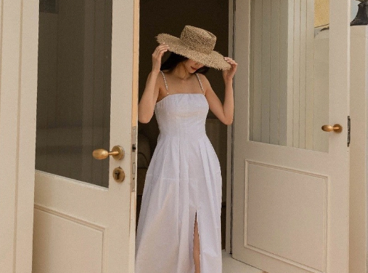 10 Stylish Sets of White Dresses to Complete Your Summer Look