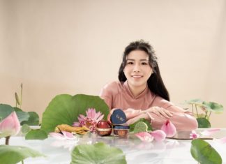 Exemplify the Graceful Beauty of Women like a Lotus Blossom