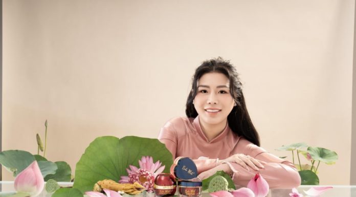 Exemplify the Graceful Beauty of Women like a Lotus Blossom