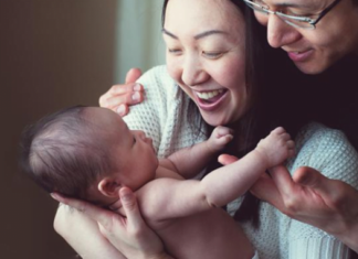 6 signs newborns instantly love their moms from first glance
