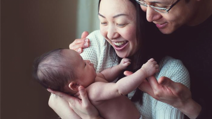 6 signs newborns instantly love their moms from first glance