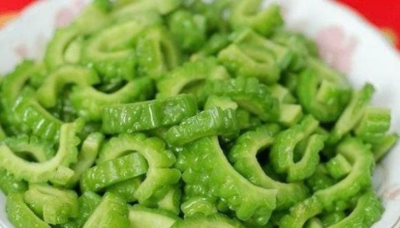 Bitter Gourd Stir-Fried with Egg: An Extra Step to Make It Less Bitter and More Nutritious