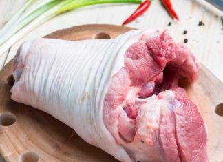 Deliciously Tender and Juicy Boiled Meat: Try this Method for Perfectly Seasoned Results