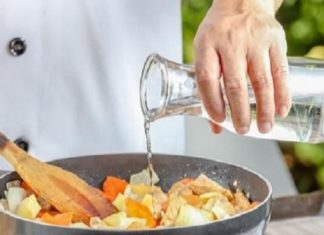 How to fix if you put too much salt in your food? Don’t add more water, there’s a trick to balance the flavor.