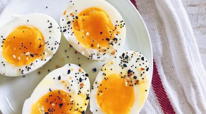 Simple method to boil custard eggs in just a few minutes, yielding fragrant, soft-boiled eggs with easy-to-peel shells.