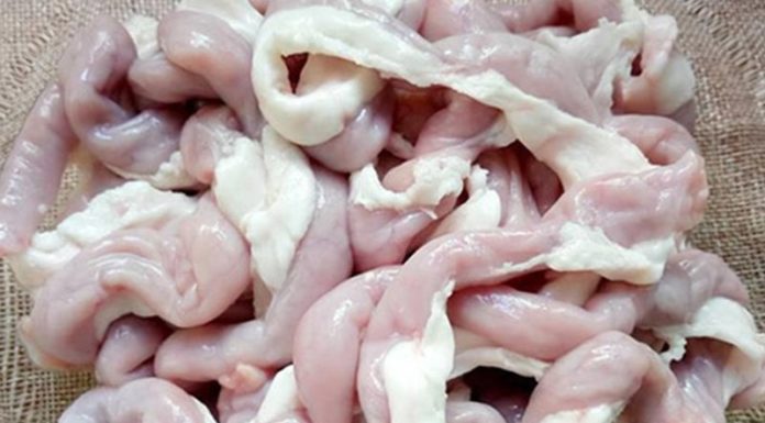 Poached Pork is Better without Vinegar: Add this to make it tender, crispy, and odorless.