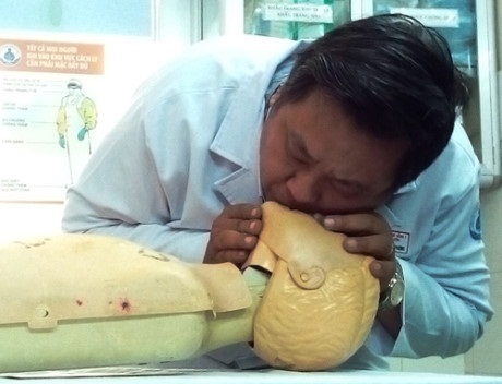 Learn this life-saving first aid technique to save your child from choking