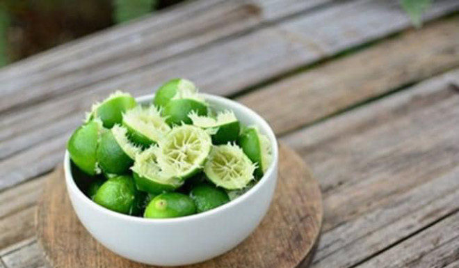 Revive your burnt and thickened pot by using this magical ingredient.