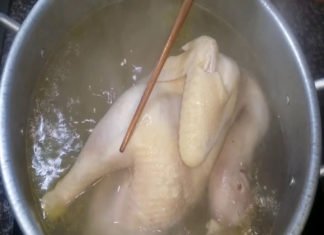 The Proper Way to Boil Chicken: Forget boiling with saltwater, this is the ultimate recipe for tender and juicy chicken, with golden and crispy skin.