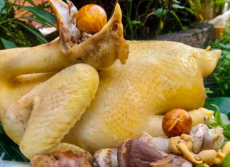 Wrong: Boiling chicken with clear water is wrong: This is the right broth to boil chicken, the meat is delicious