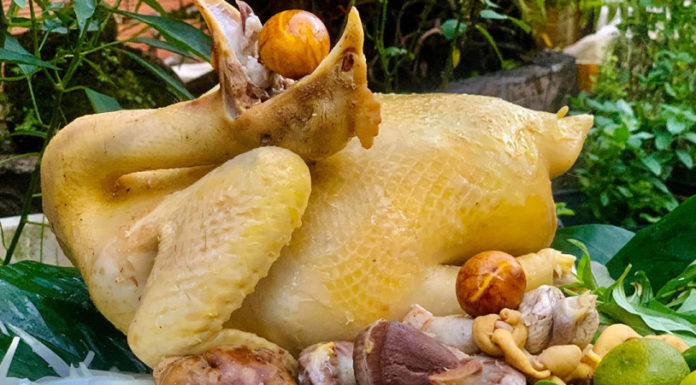 Wrong: Boiling chicken with clear water is wrong: This is the right broth to boil chicken, the meat is delicious