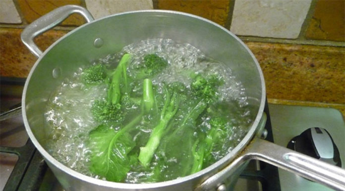 A few drops of this before boiling: All vegetables stay fresh, crunchy, and nutritious
