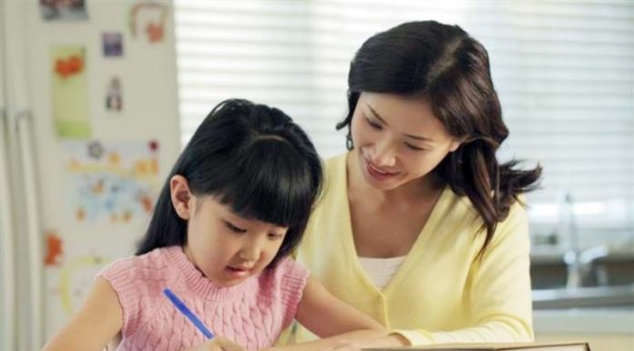 4 Ways Parents Can Improve Communication to Help Children Understand and Grow Smarter