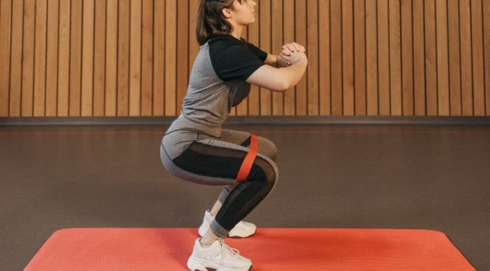 4 Common Mistakes in Squatting That Keep Your Booty from Changing