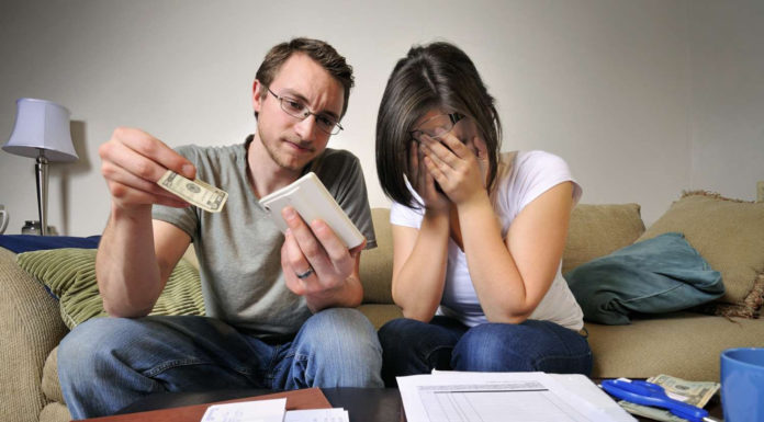 4 Spending Habits That Lead to Debt