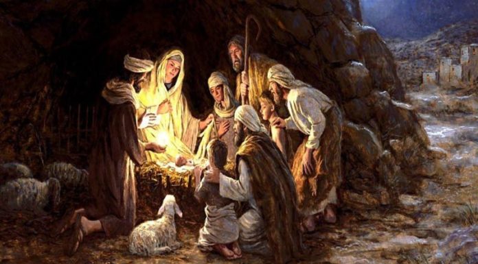 5 Easy DIY Christmas Ice Cave Ideas at Home