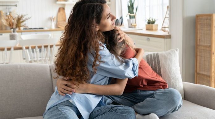 5 Moments when Mother’s Hugs have Unmissable Benefits