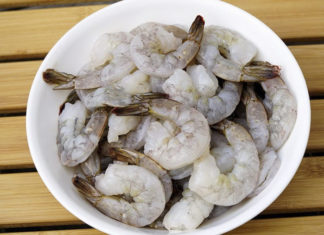 Super fast and easy method to peel shrimp, anyone can do it.